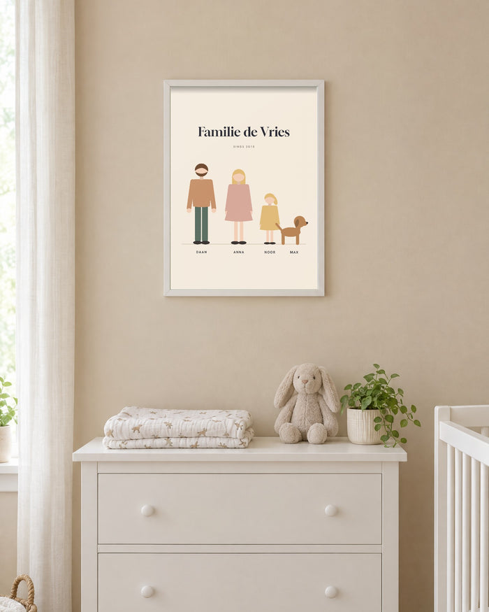 Gezinsposter met vader, moeder, dochter en hond boven een commode