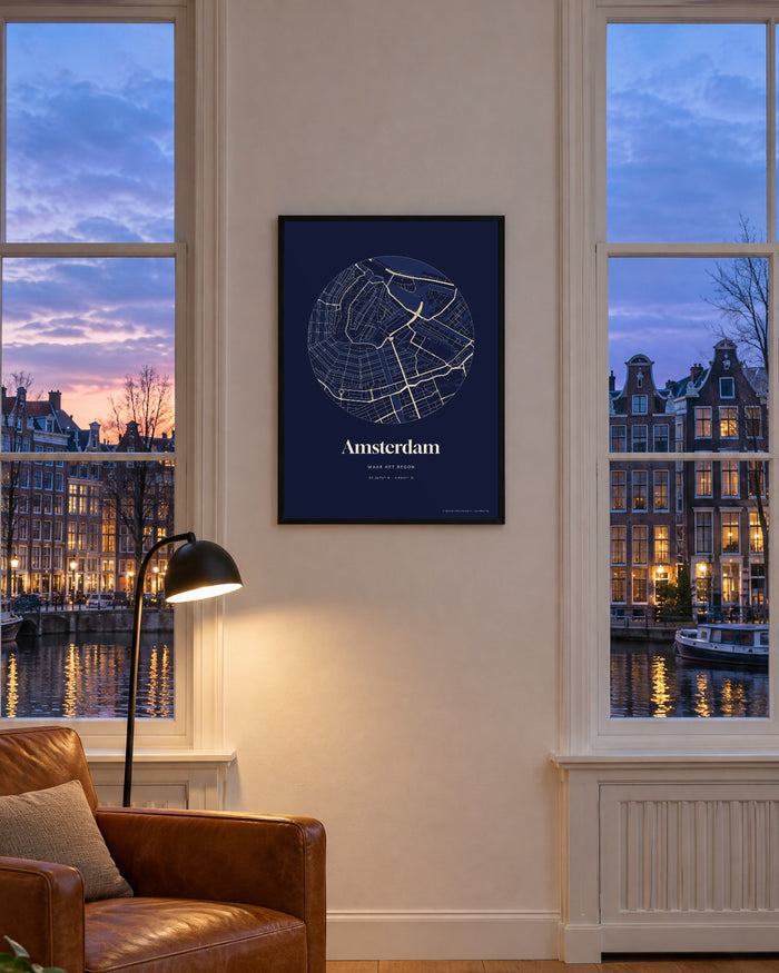 Stadskaart van Amsterdam in nachtblauw aan de muur